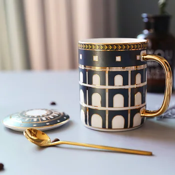 Britu ins Eiropas stila small luxury keramikas pāris krūze pēcpusdienas tēja gaismas greznību ar vāku un karoti kafijas krūzes